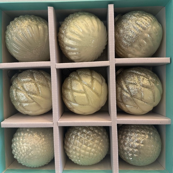 Martha Stewart Christmas Ornaments White/Off White And Gold Glitter - Picture 2 of 15